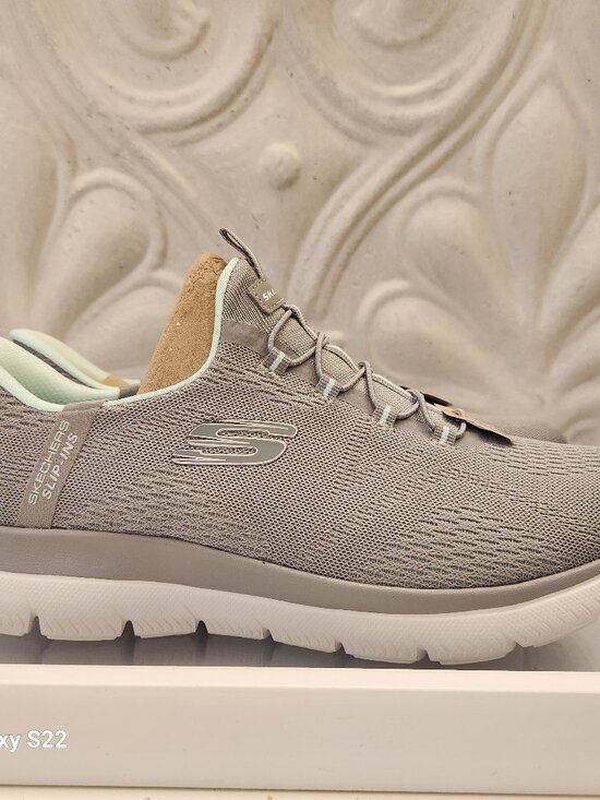 Skechers Shoes - Skecher Summit Dream Slip In Sneakers. NWT. Size 10
